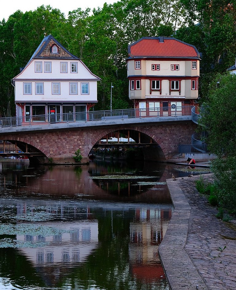 bridge-houses-4370983_1920.jpg 